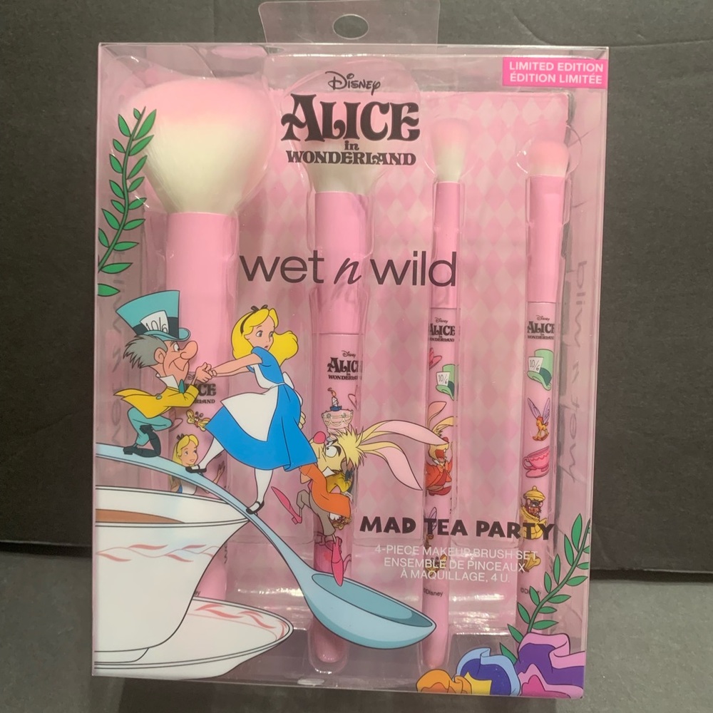 Alice in Wonderland Makeup Brushes